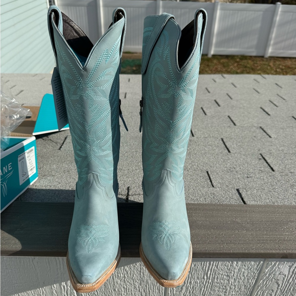Stylish Women's Blue Heeled Boots Smokeshow! 🩵